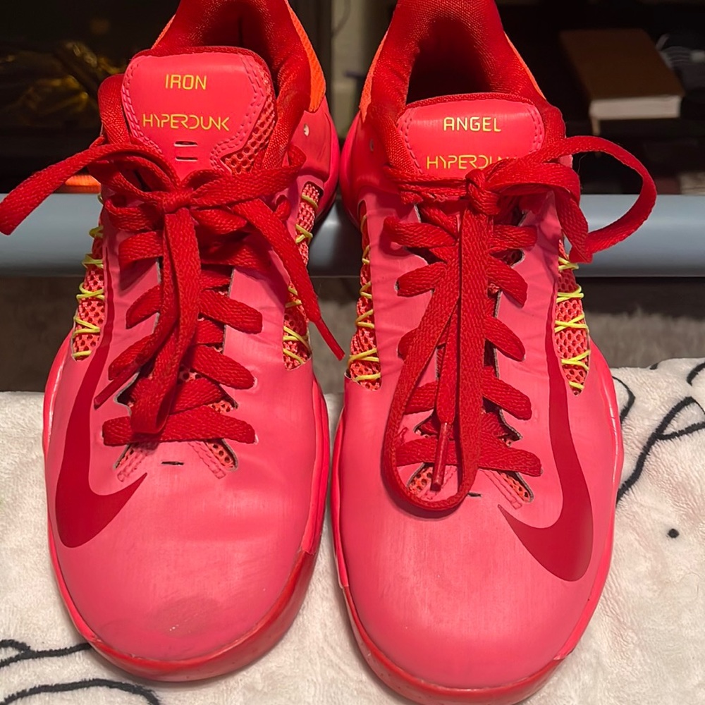 Women’s Nike ID Hyperdunk court shoe